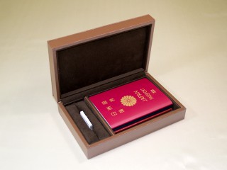 想い出のパスポート Box ～USBメモリー付 ダークブラウン～「第75回東京ギフトショー2013春」出展商品